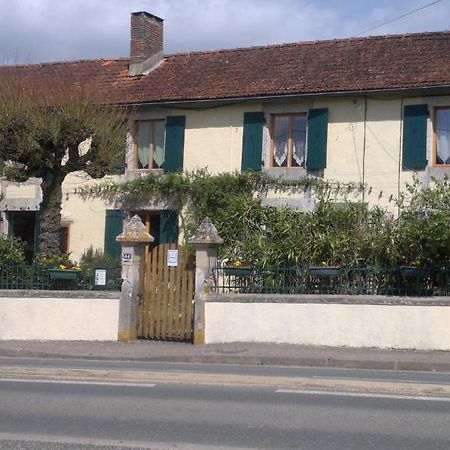 La Maison Jaune Bouresse Exterior photo