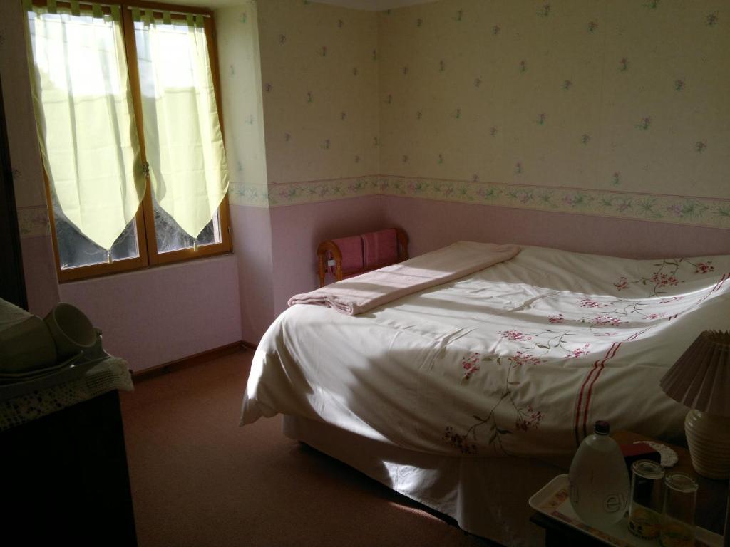 La Maison Jaune Bouresse Room photo